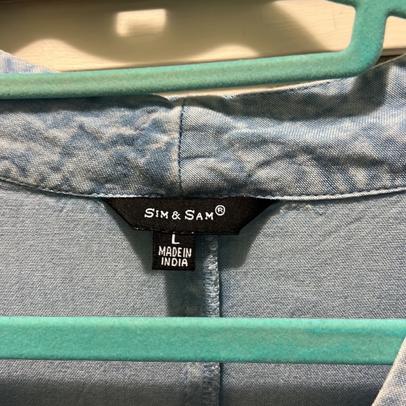 Sim & Sam Faded denim blouse. Size Large.Soft fabric. Tie front, covered buttons - Picture 2 of 5